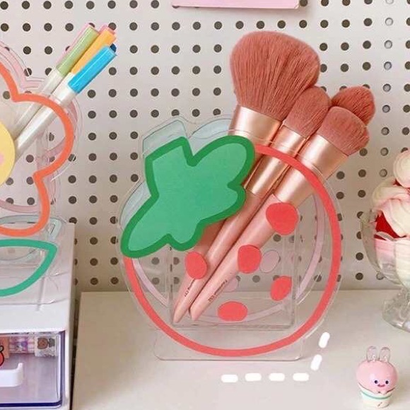 🍓Strawberry Acrylic Brush Display 🍓 - Picture 2 of 2